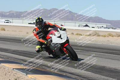 media/Oct-30-2025-Racers Edge (Thu) [[dabbdaf680]]/3-B Group/Session 3 (Turn 15 Inside)/